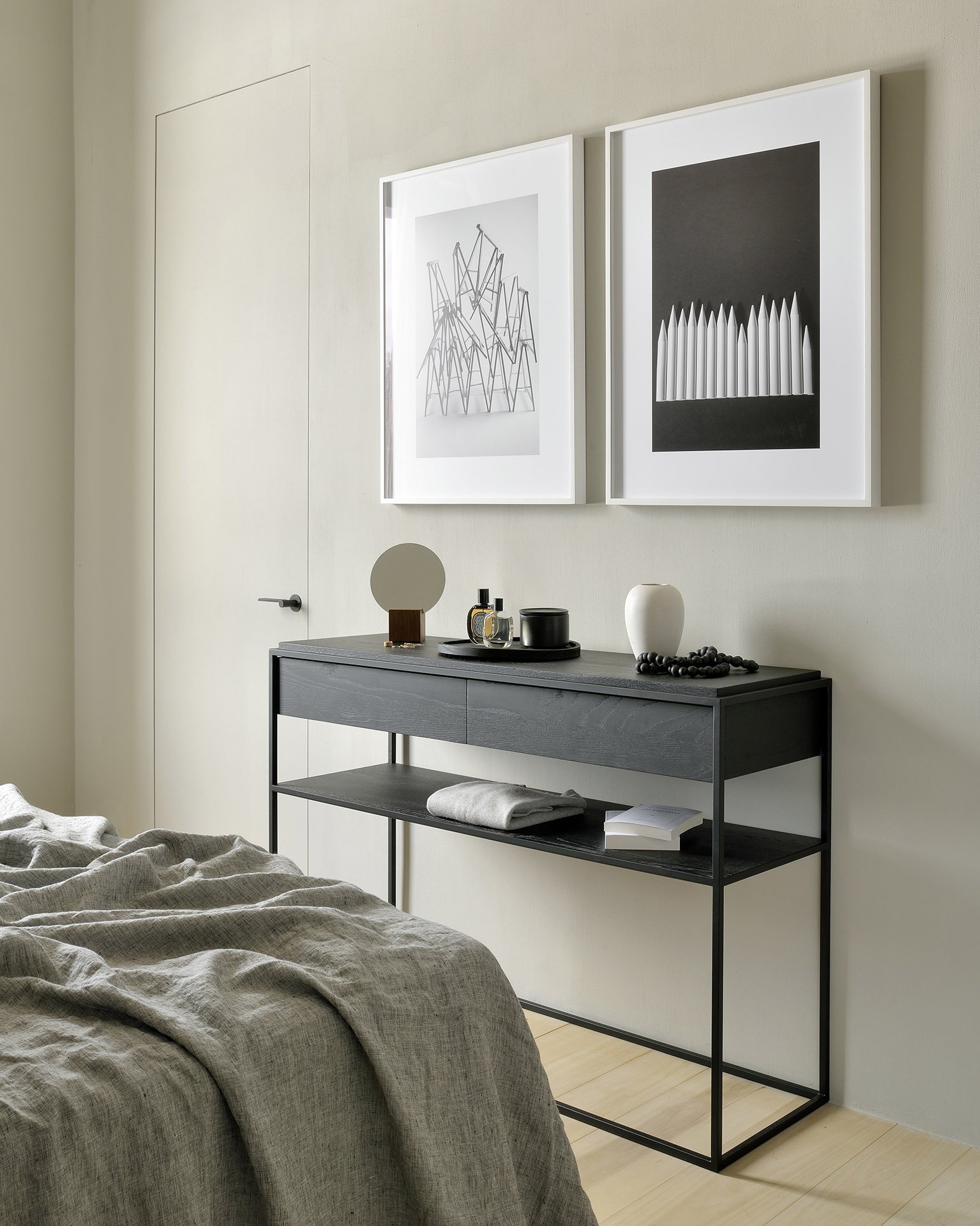 26873_Oak_Monolit_console_black_3_WEB.jpg