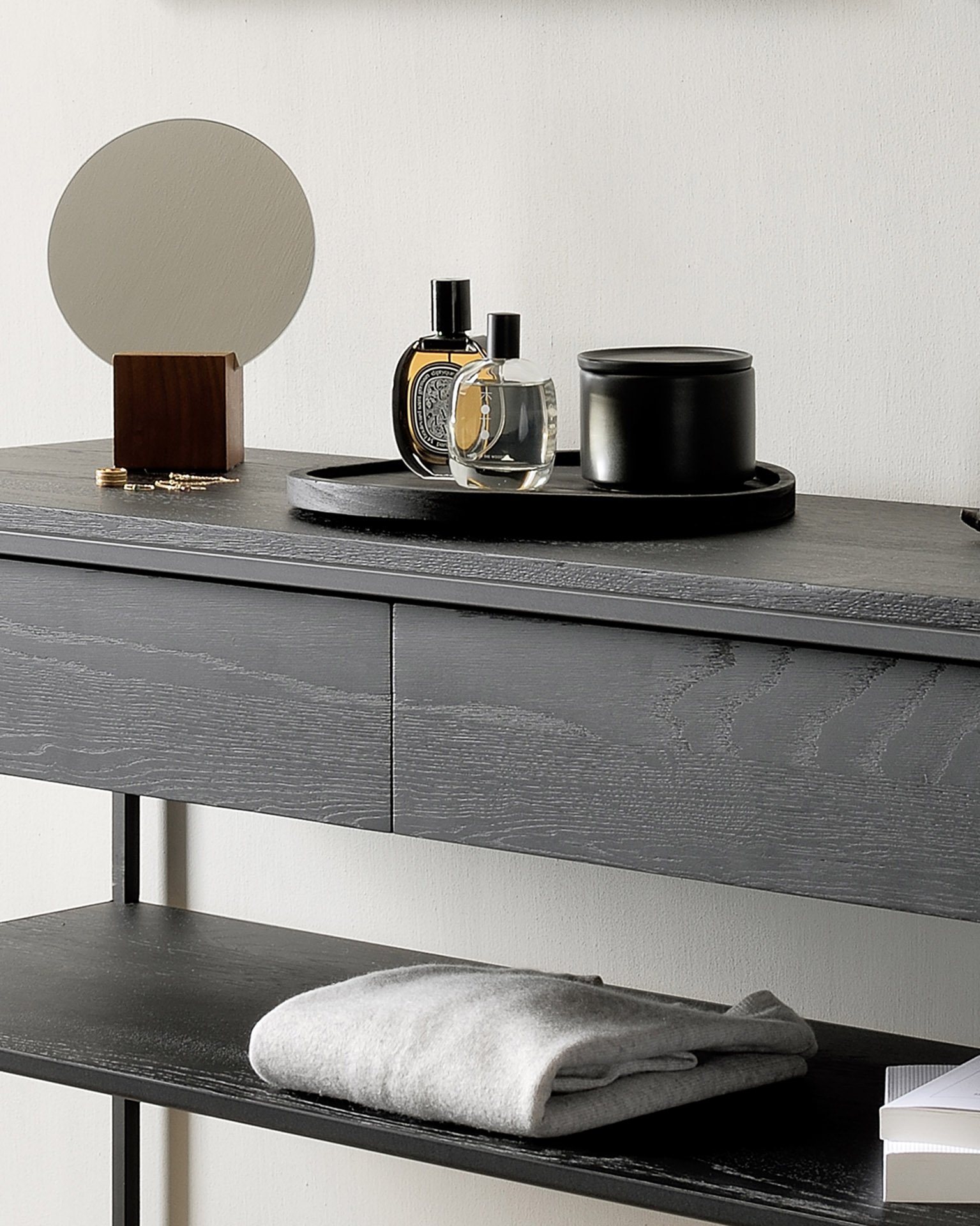 26873_Oak_Monolit_console_black_det1_WEB.jpg