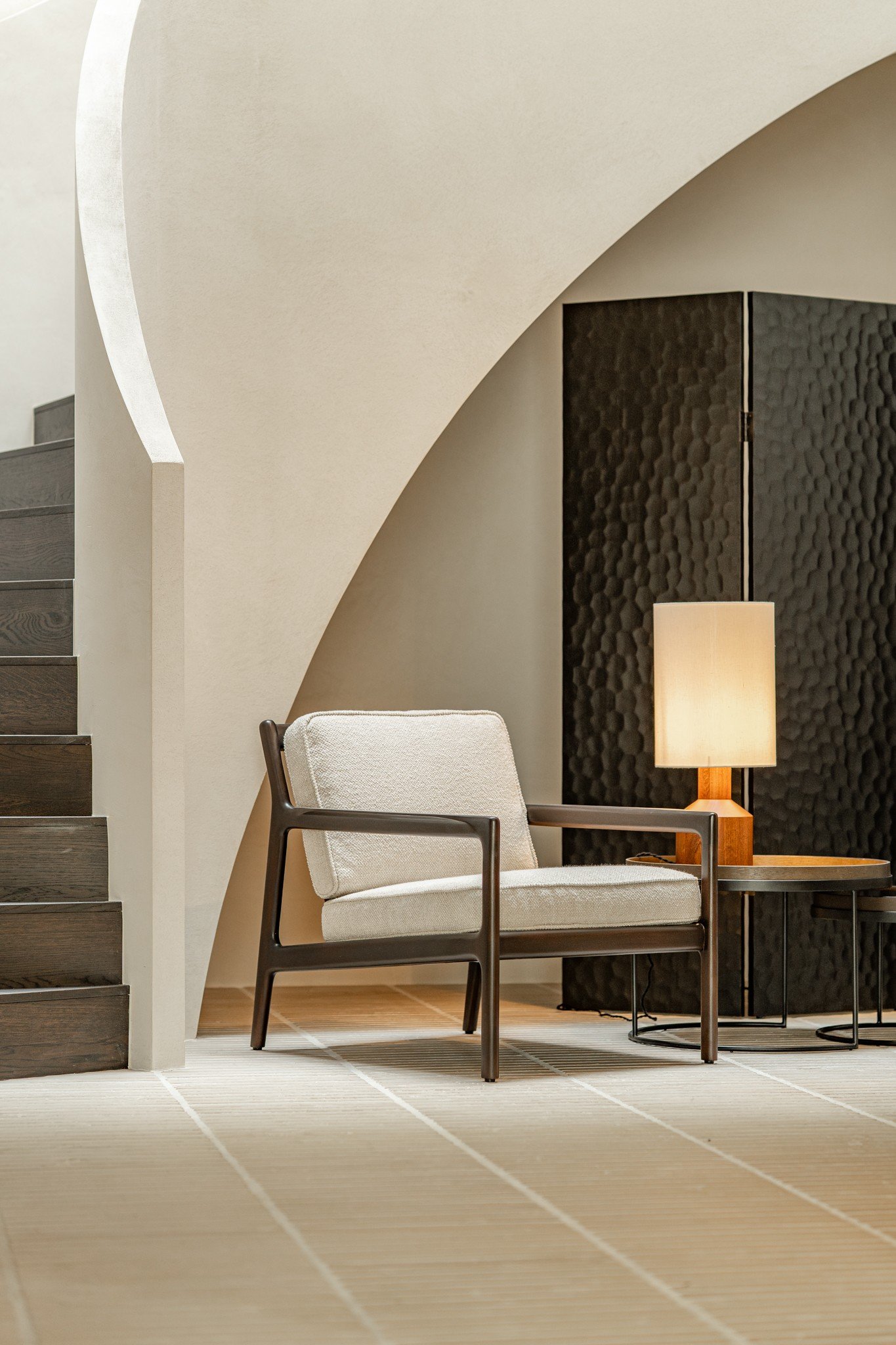 35102_Jack_lounge_chair_mahogany_dark_brown_35135_Chopped_room_divider_mahogany_black_02_WEB.jpg