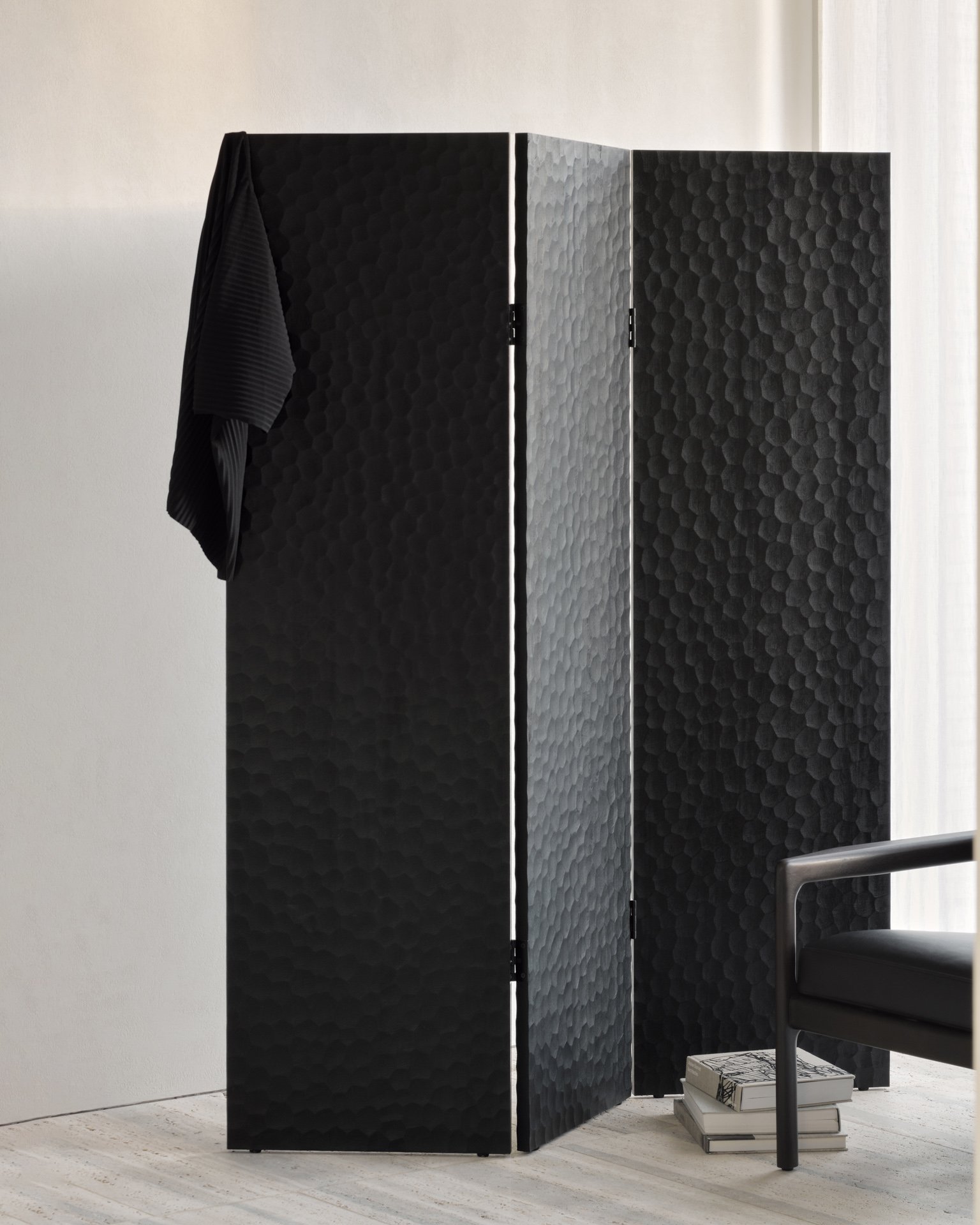 35135_Chopped_room_divider_varnished_mahogany_black_35103_Jack_lounge_chair_mahogany_dark_brown_black_leather_web.jpg