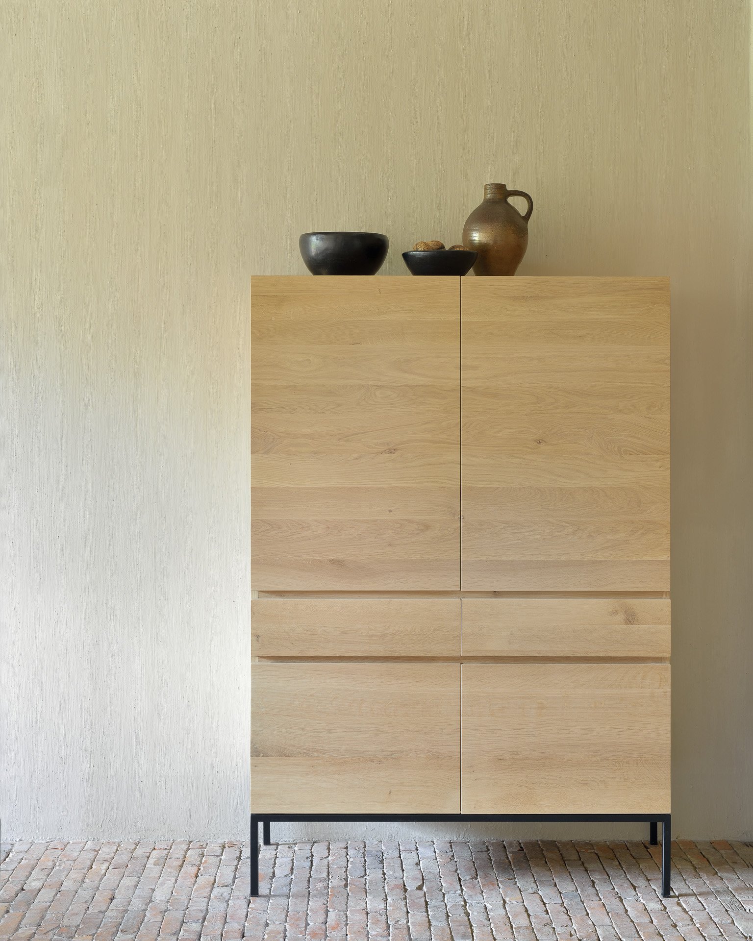 51117_Oak_Ligna_storage_cupboard_WEB.jpg