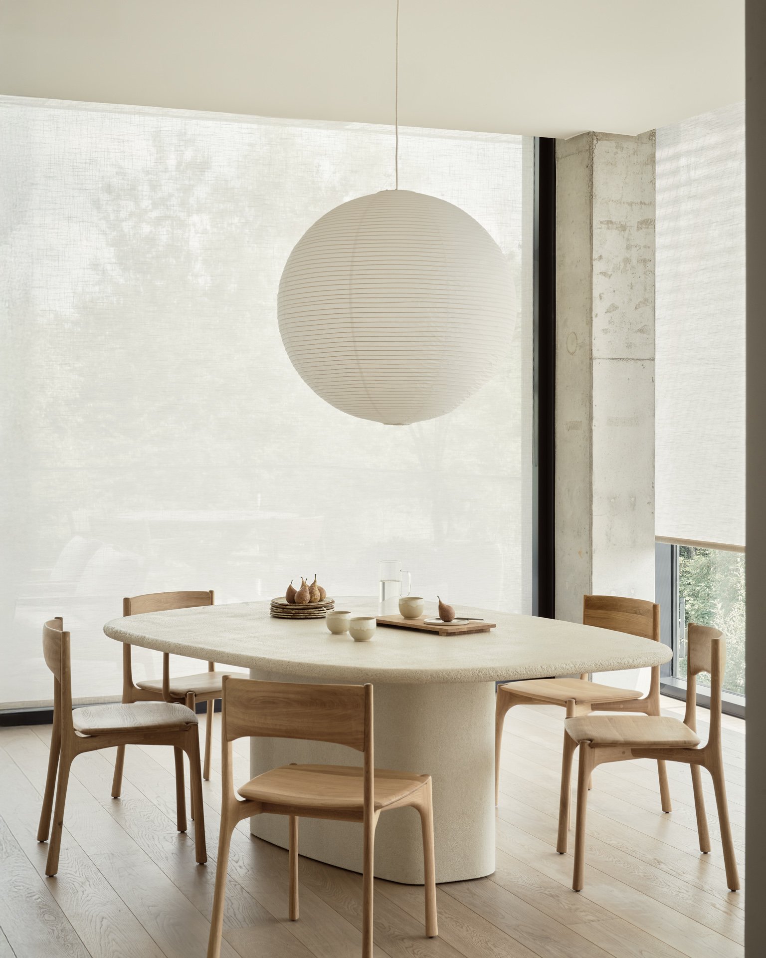 51339_PI_dining_chair_oak_26426_Elements_dining_table_Off_White_2_WEB.jpg
