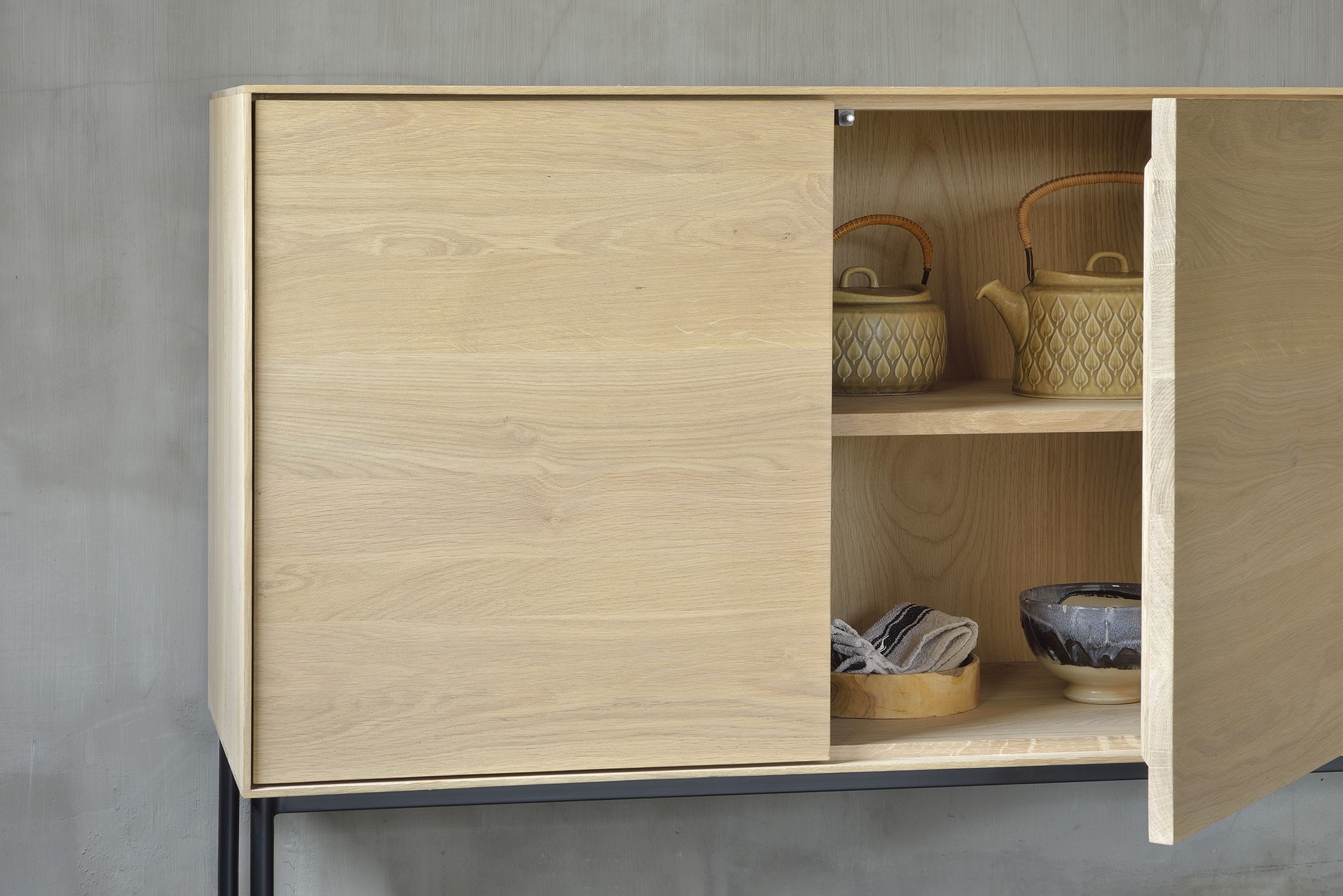 51464-Oak-Whitebird-sideboard_detail_horizontal.jpg