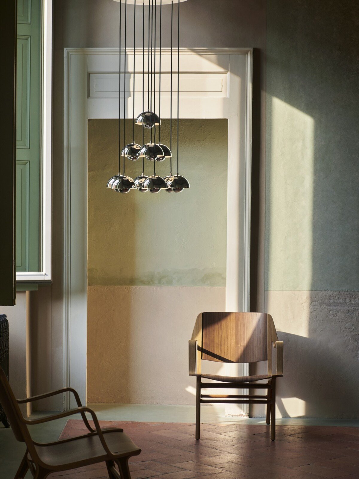 ATD_Retail_2024_AX-HM11_Flowerpot-Chandelier-VP10_2-1200x1600-1.jpg