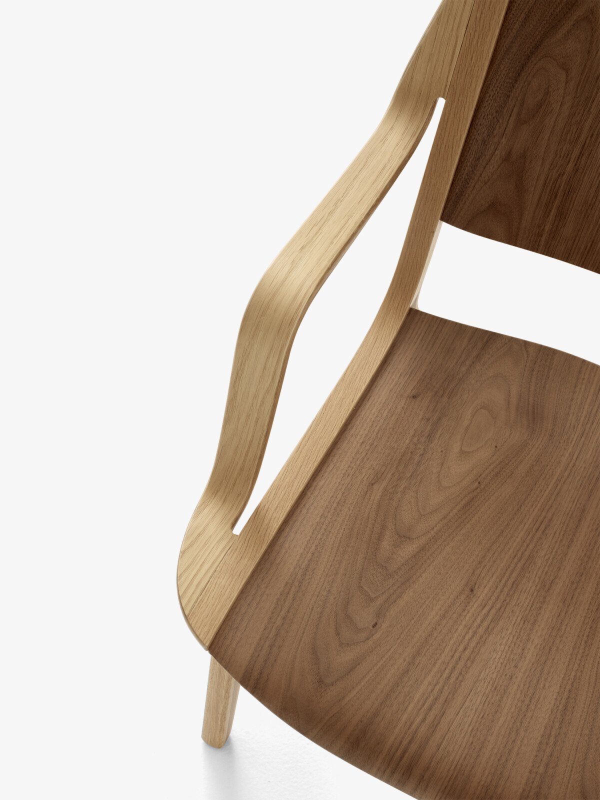AX-HM11_Lacquered-Oak-Walnut_Detail_Seat-1200x1600-1.jpg