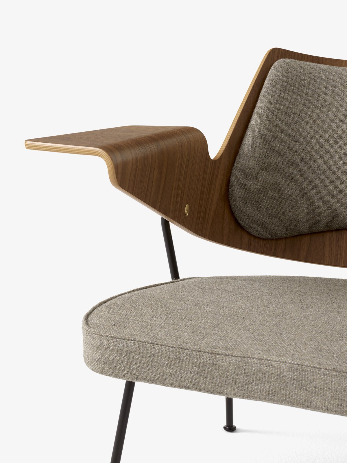 RFH-Lounge-Chair-RD8_Black-w.-Walnut-and-Beech-and-Hallingdal-227_detaile-1200x1600-1.jpg