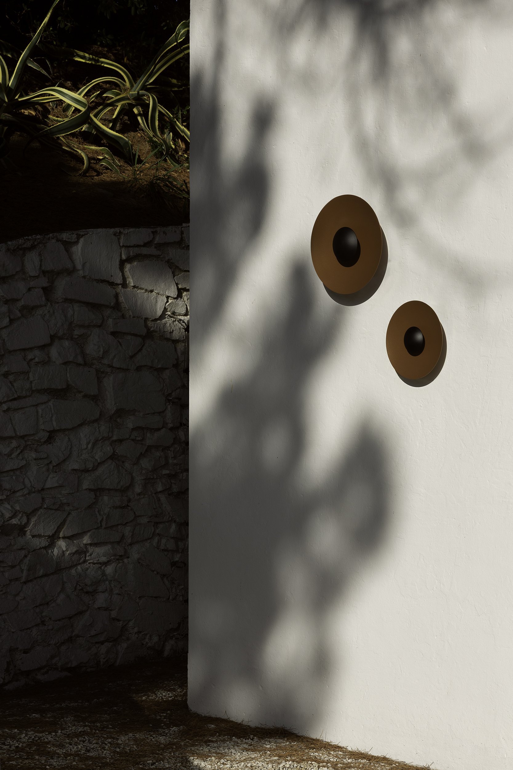 marset_lr_ginger-c-ip65-rust-on-the-wall.jpg
